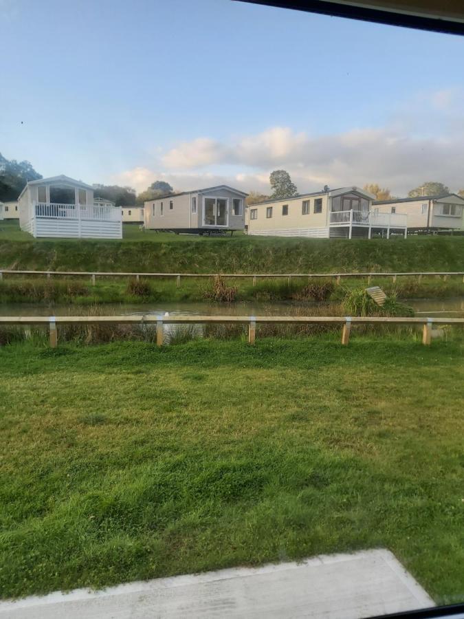 Caravan On The Devon\cornwall Border Campsite *